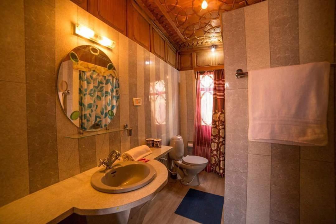 Swan Heritage Houseboats Srīnagar Exterior foto