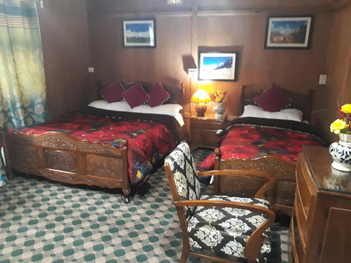Swan Heritage Houseboats Srīnagar Exterior foto