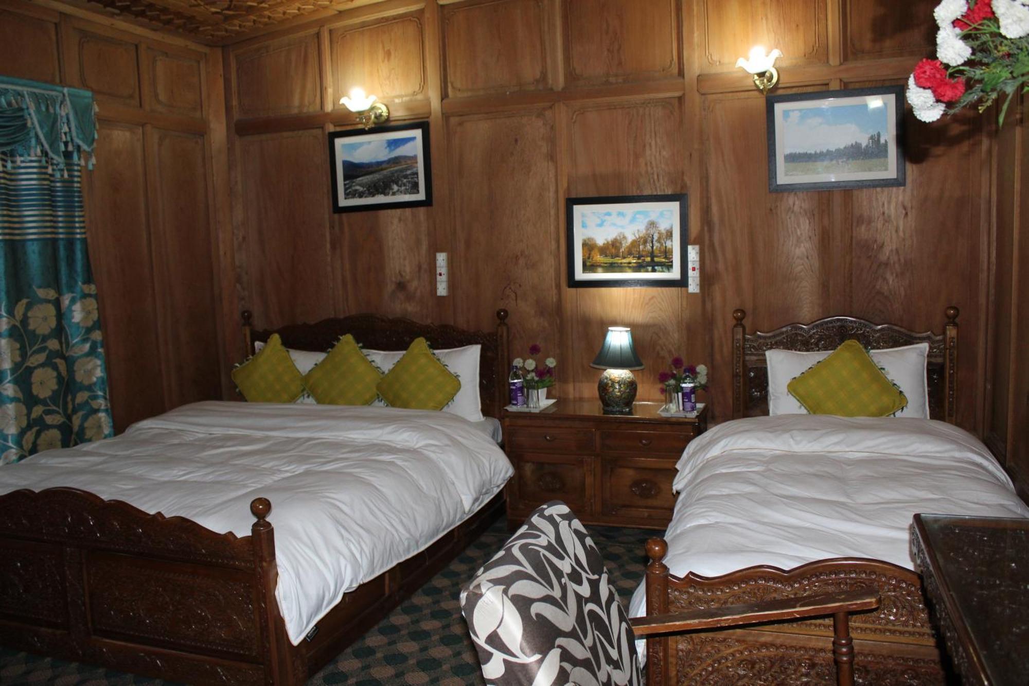 Swan Heritage Houseboats Srīnagar Exterior foto