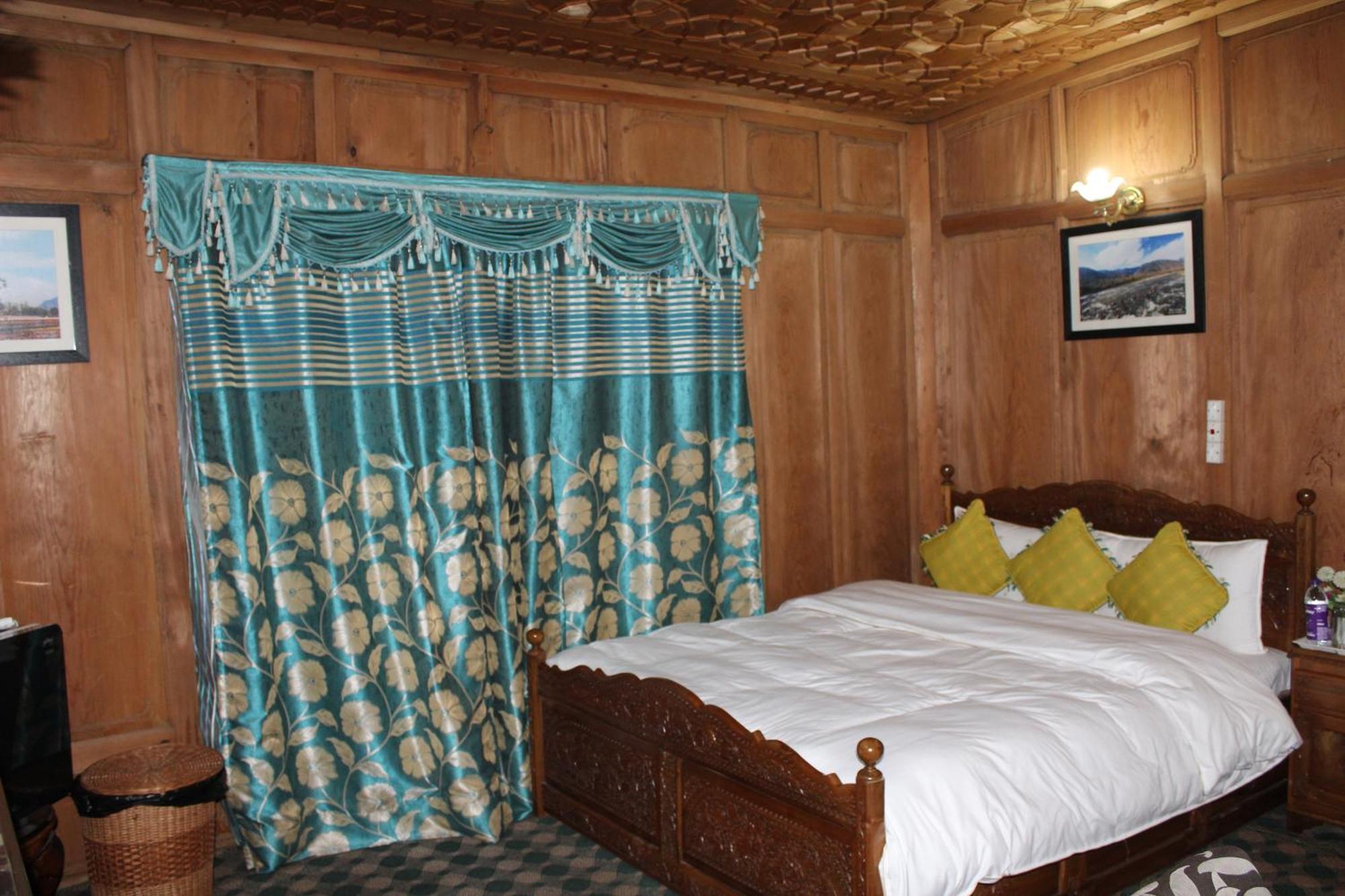 Swan Heritage Houseboats Srīnagar Exterior foto