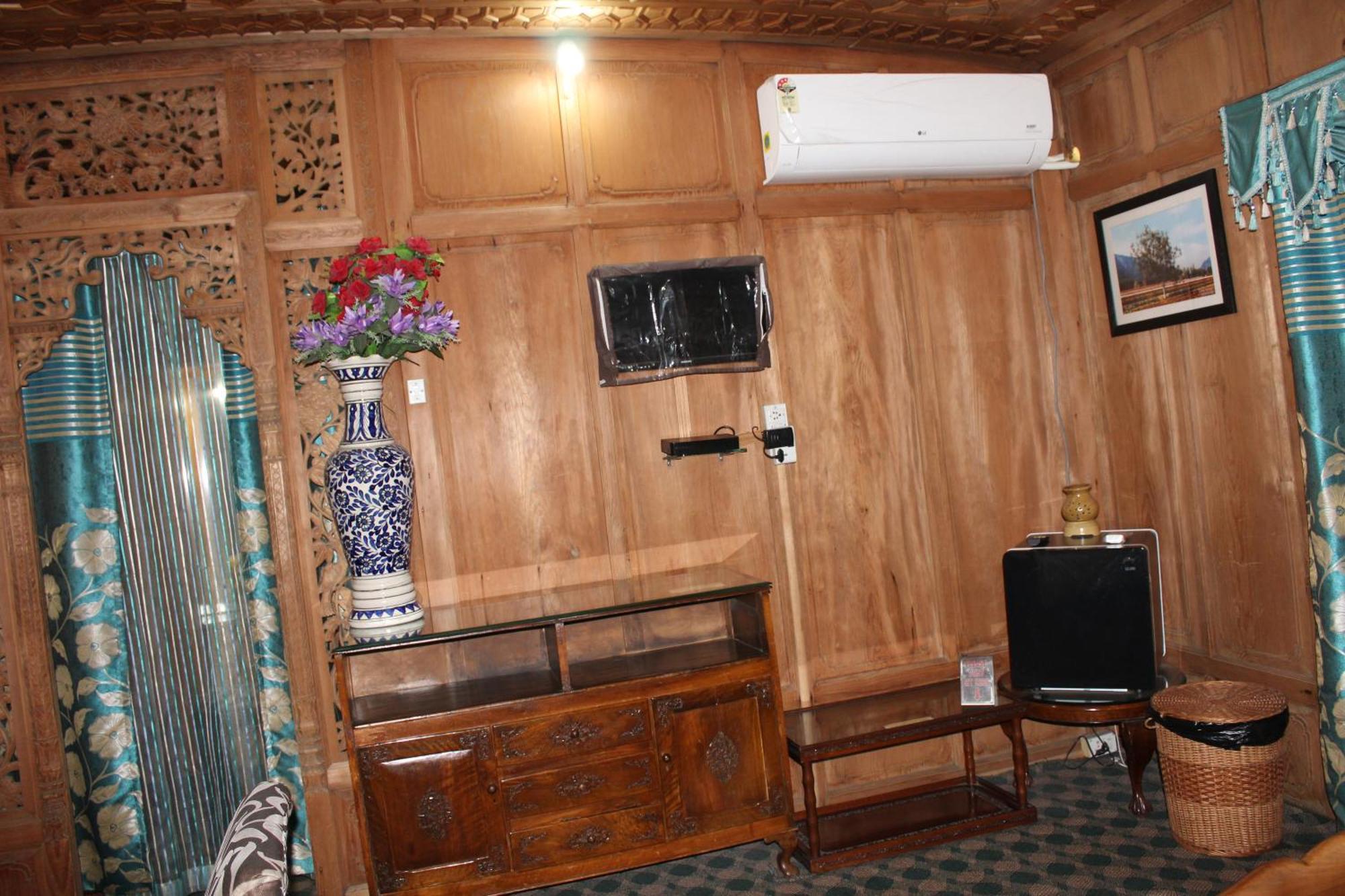 Swan Heritage Houseboats Srīnagar Exterior foto