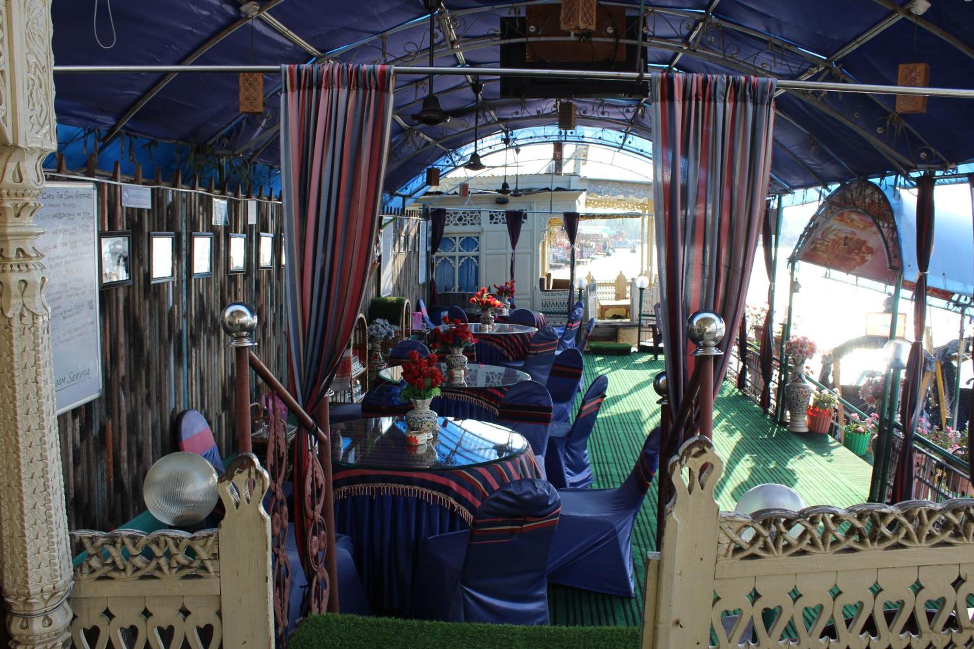 Swan Heritage Houseboats Srīnagar Exterior foto