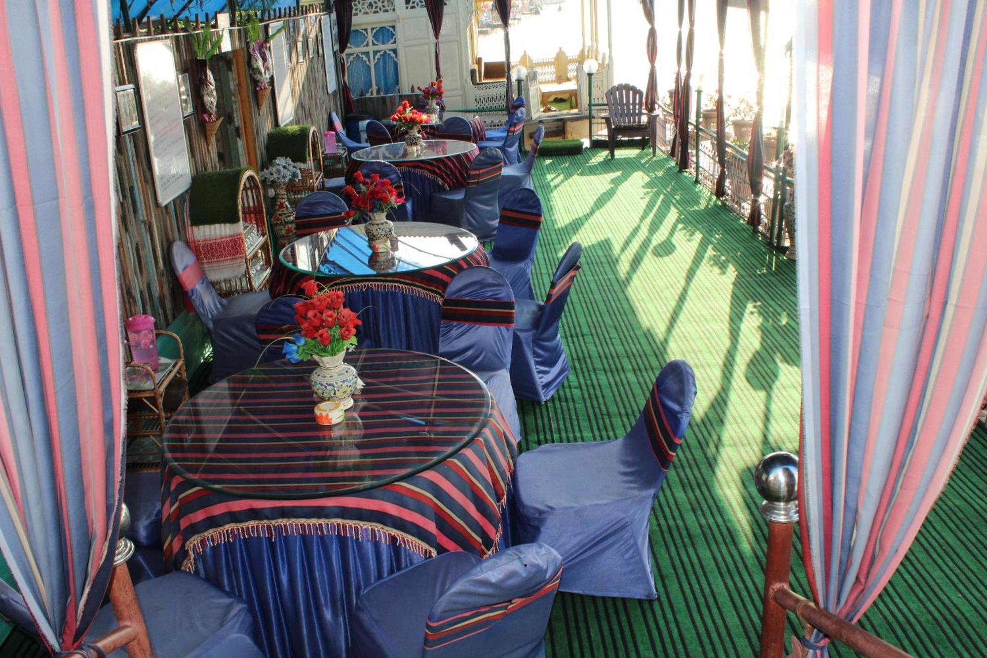 Swan Heritage Houseboats Srīnagar Exterior foto