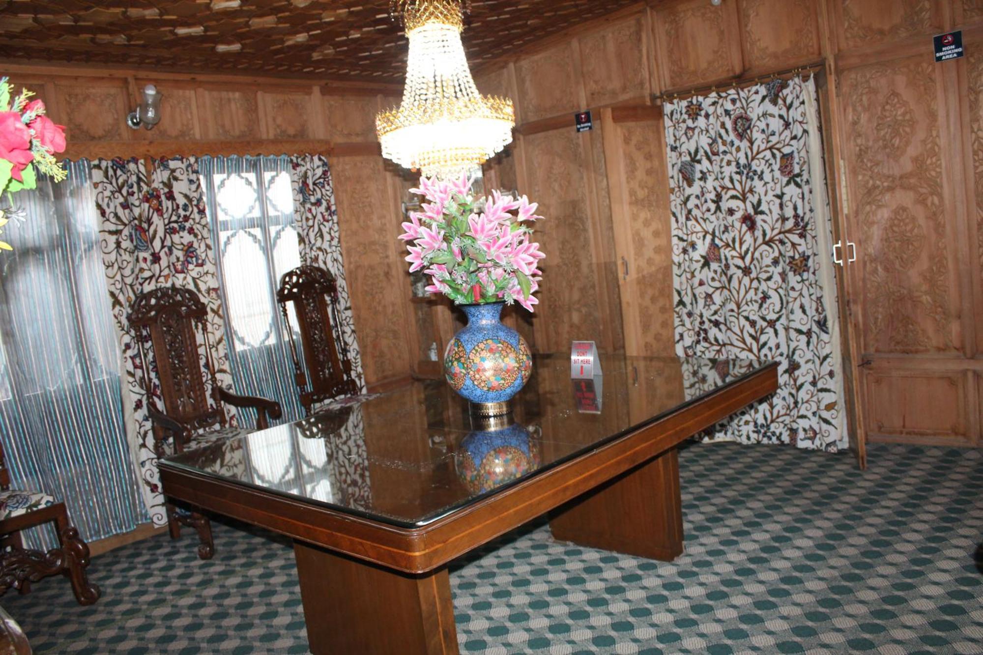 Swan Heritage Houseboats Srīnagar Exterior foto