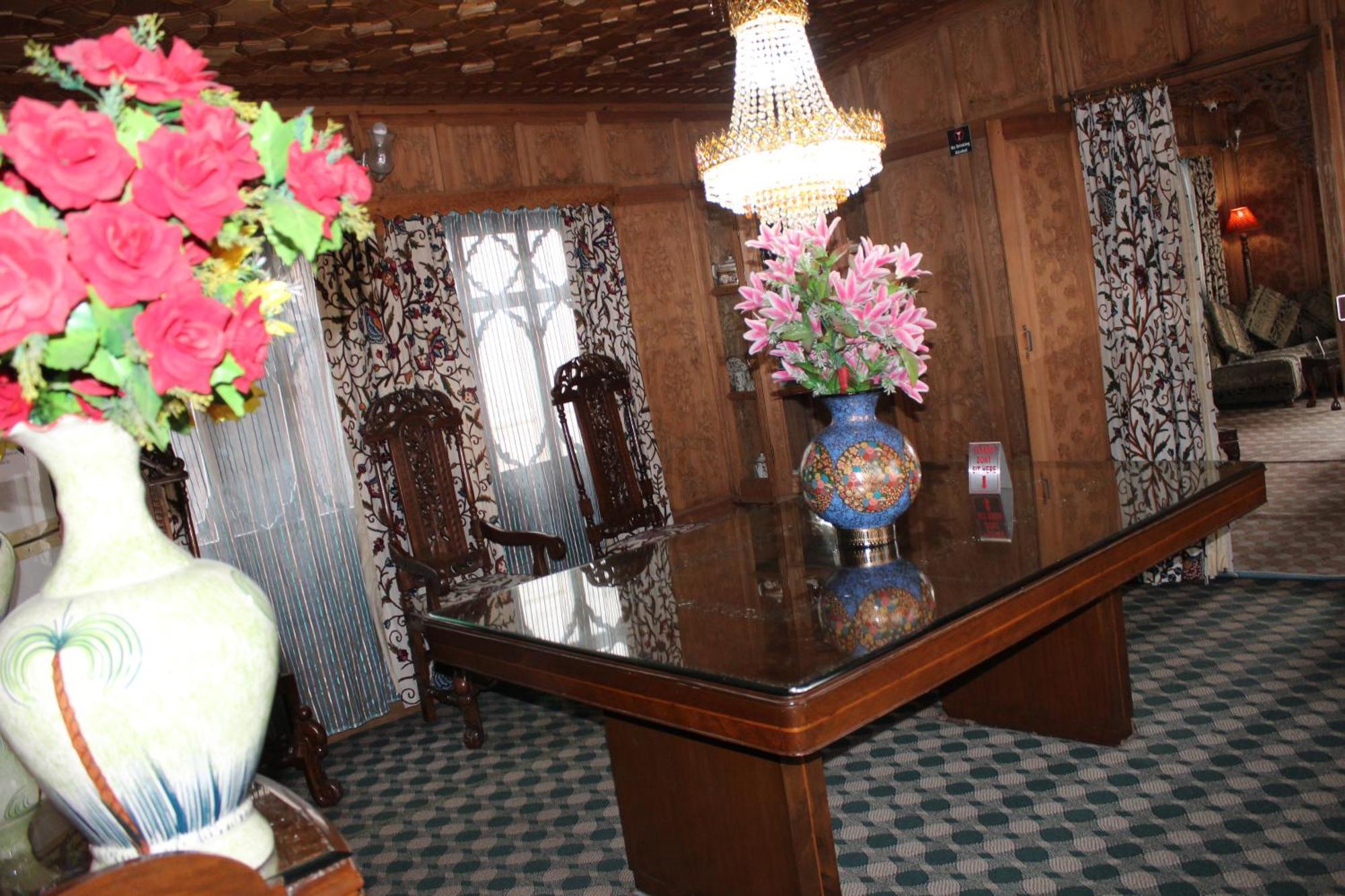 Swan Heritage Houseboats Srīnagar Exterior foto