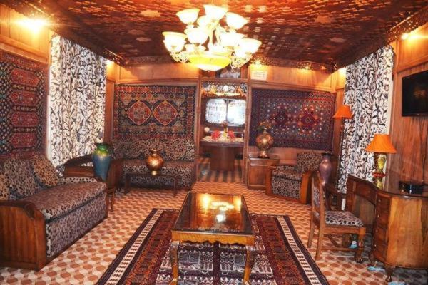 Swan Heritage Houseboats Srīnagar Exterior foto