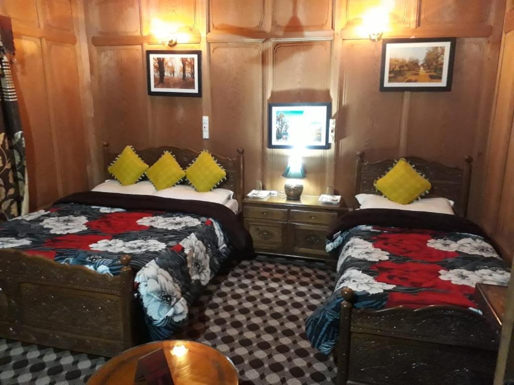 Swan Heritage Houseboats Srīnagar Exterior foto