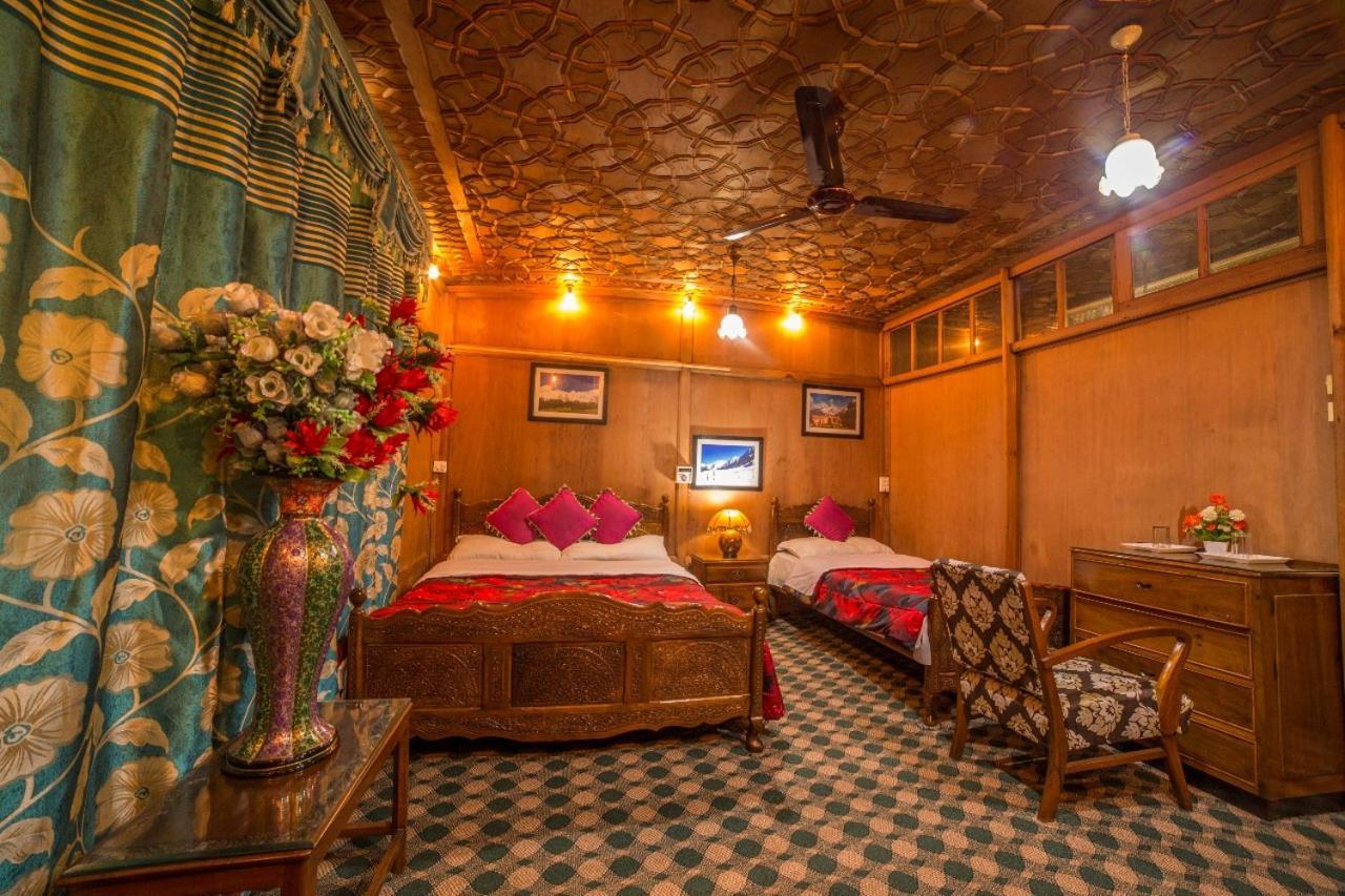 Swan Heritage Houseboats Srīnagar Exterior foto